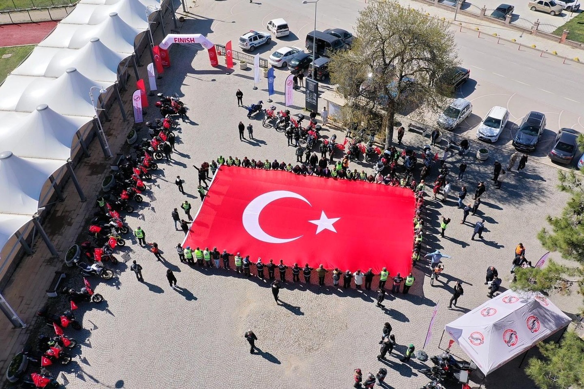 Motosikletçiler \'Kuruluştan Kurtuluşa Milli Sürüş\' Etkinliğiyle Çanakkale\'ye Yola Çıktı