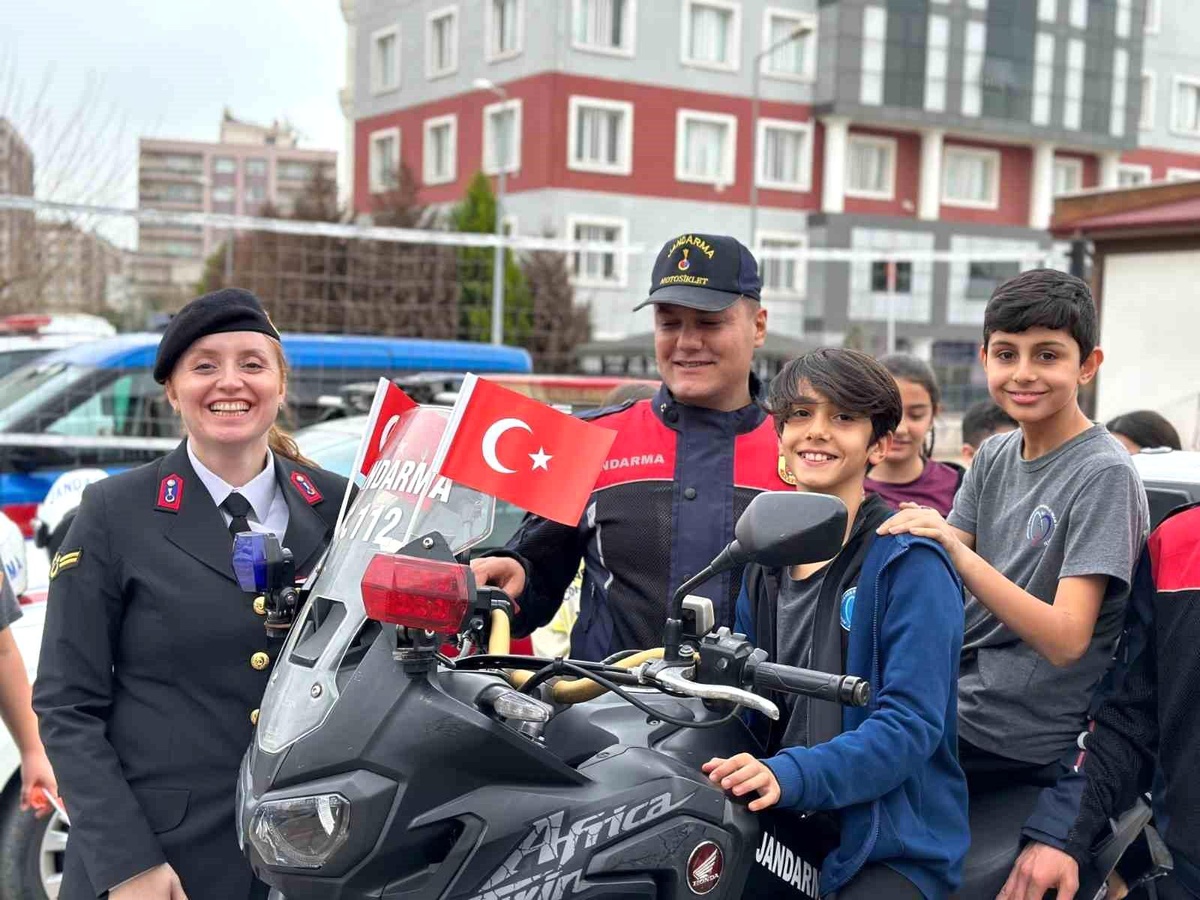 Öğrenciler Jandarmayı Tanıdı