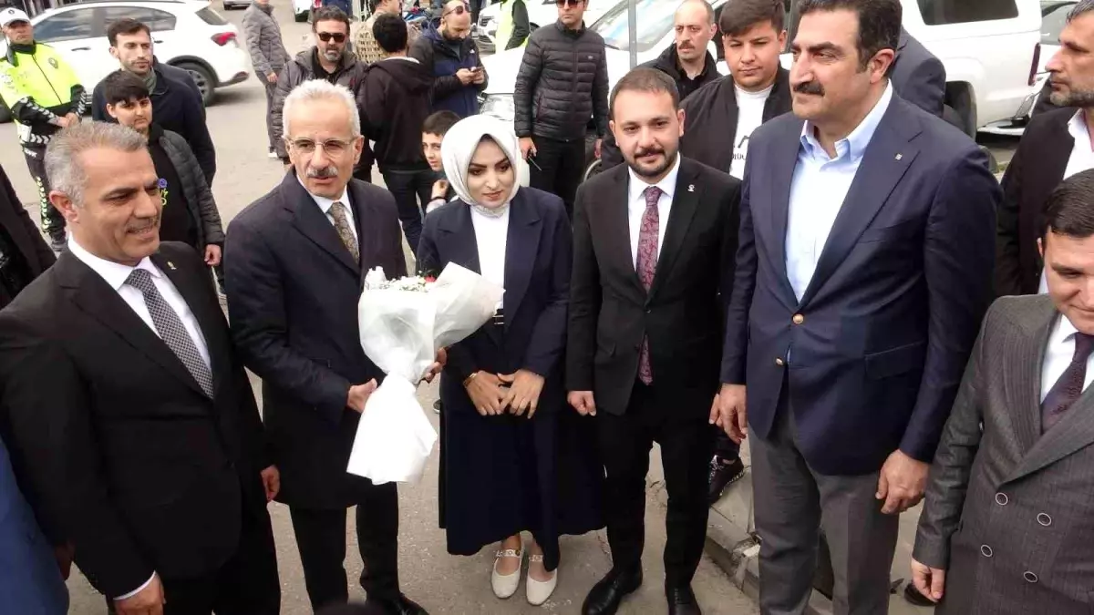 Bakan Uraloğlu Batman\'da AK Parti\'yi Ziyaret Etti