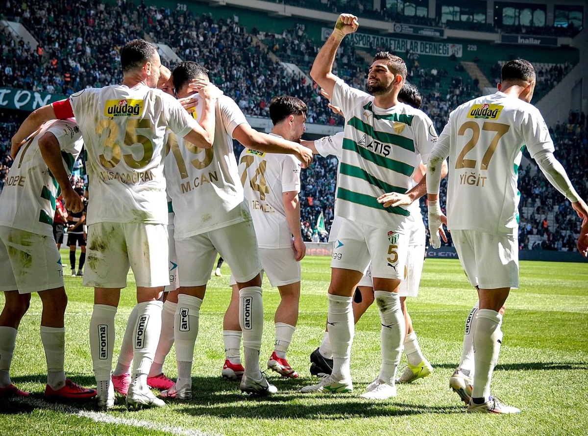 Bursaspor, 3. Lig\'de Puan Farkını Açtı