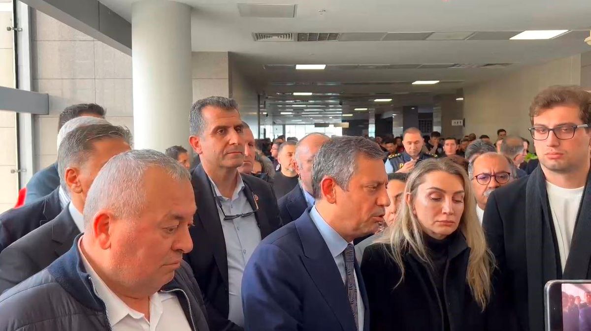 CHP Genel Başkanı Özgür Özel\'den İmamoğlu\'nun Tutuklanma Kararına Değerlendirme