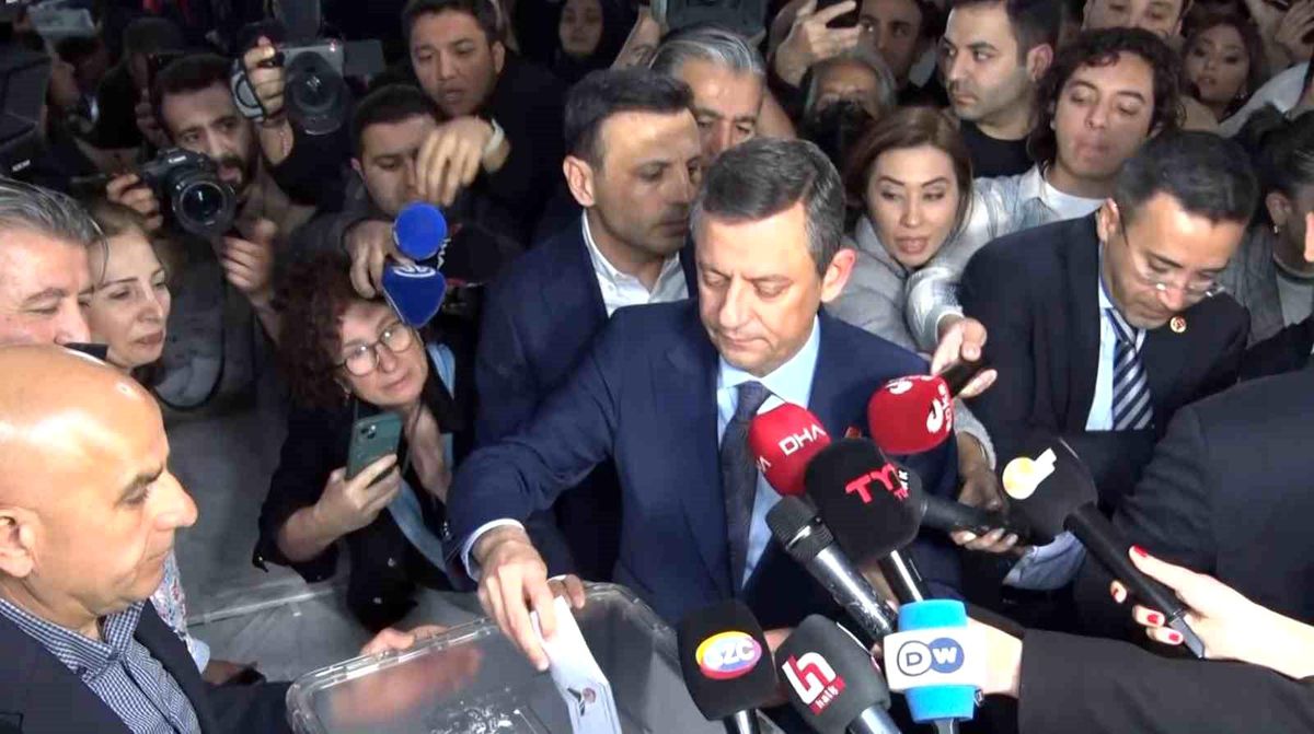 CHP Genel Başkanı Özgür Özel, Ekrem İmamoğlu\'na Destekte Bulundu