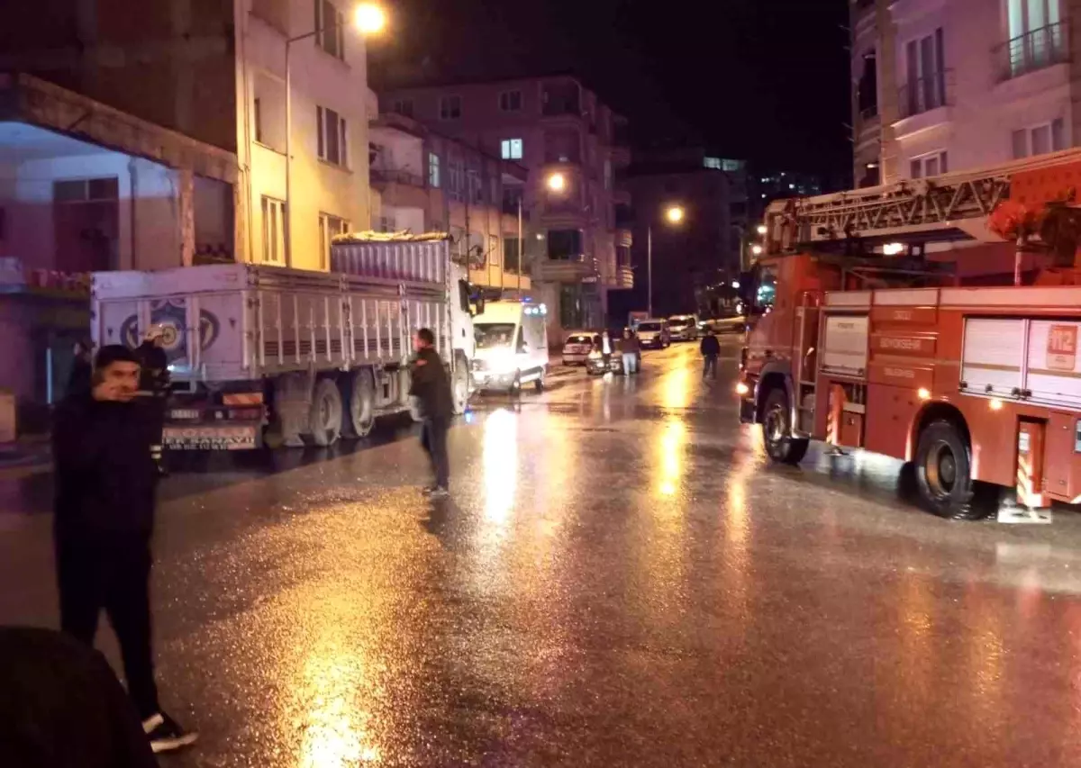 Ünye\'de Metruk Binada Yangın Çıktı