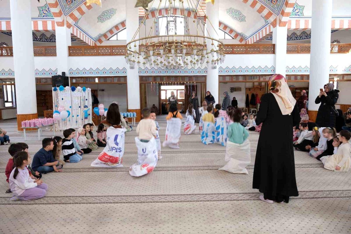 Cami-Çocuk Buluşması Erzincan\'da Gerçekleşti