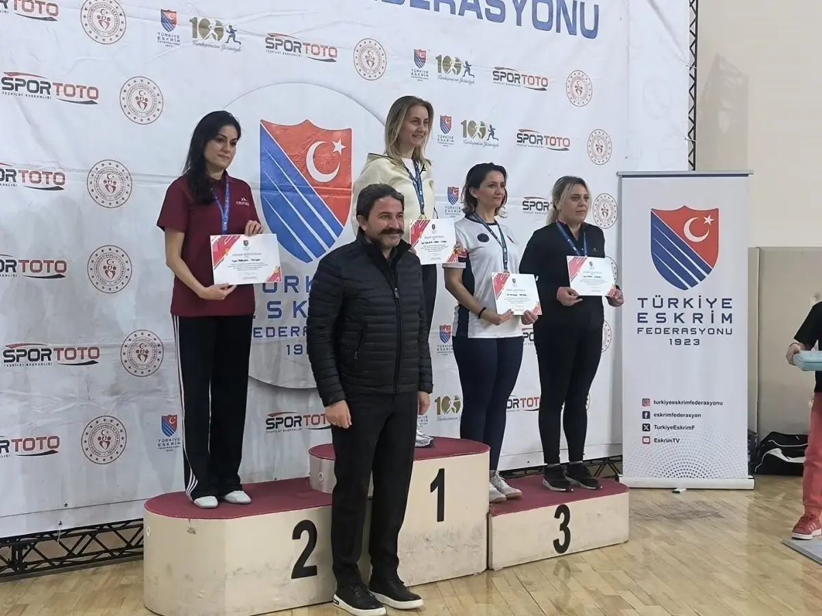 Eskişehir'de Veteranlar V1 Erkekler Epe Türkiye Şampiyonası ödülleri dağıtıldı 