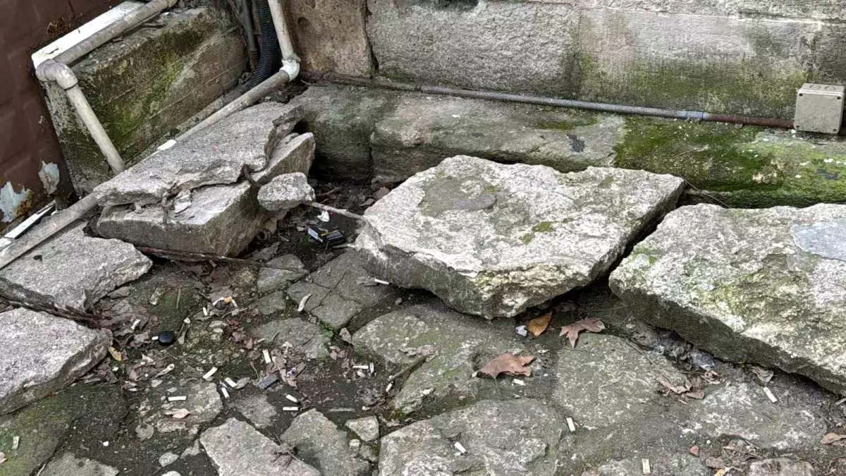 İBB Protestolarında Tarihi Şehzade Camii Tahrip Edildi