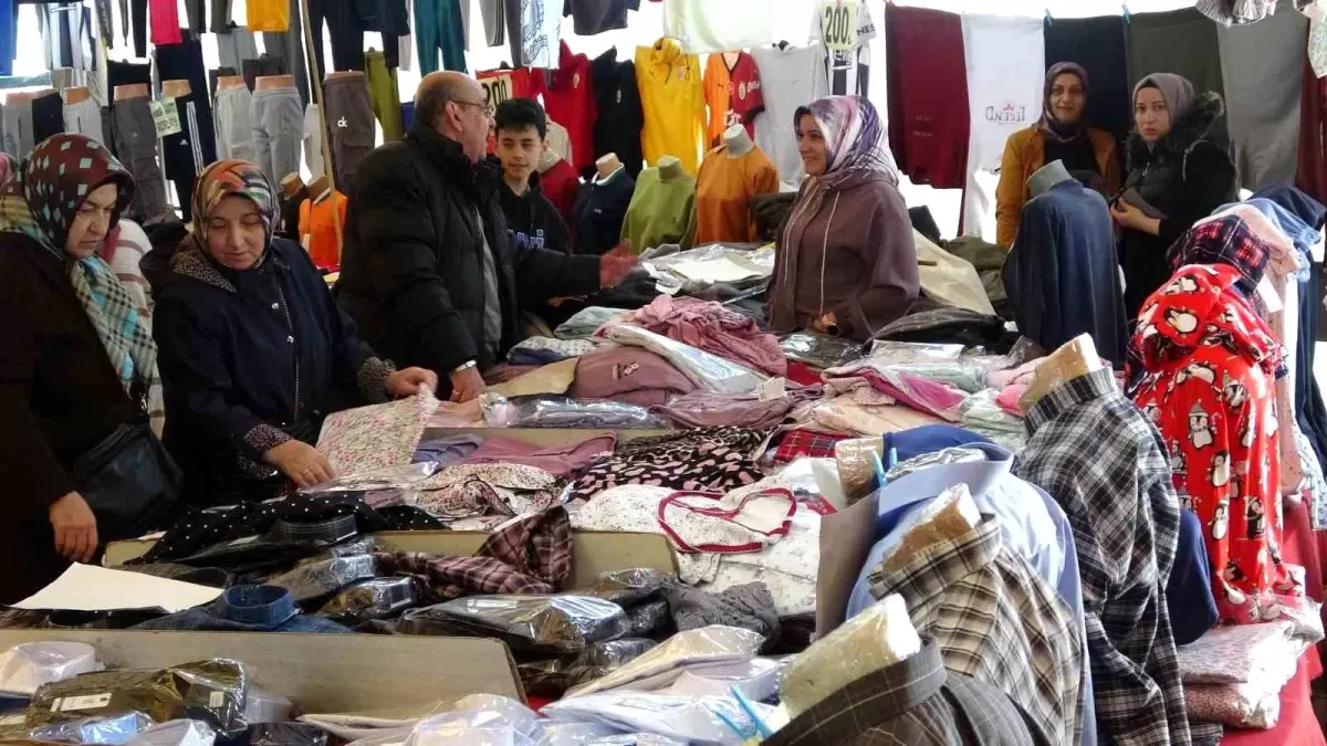 Kütahya\'da Ramazan Bayramı Kıyafet Pazarı Açıldı