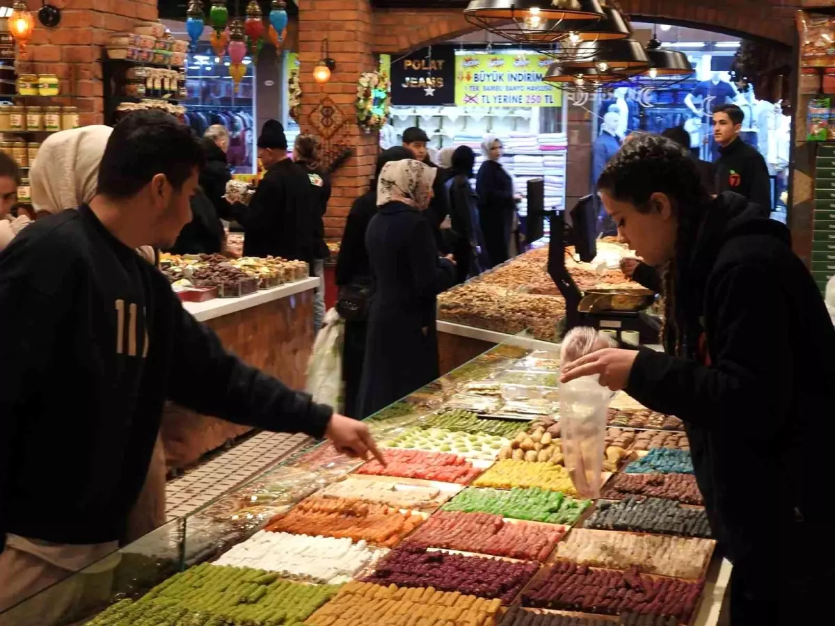 Gaziantep\'te Bayram Şekerleri Tezgahta