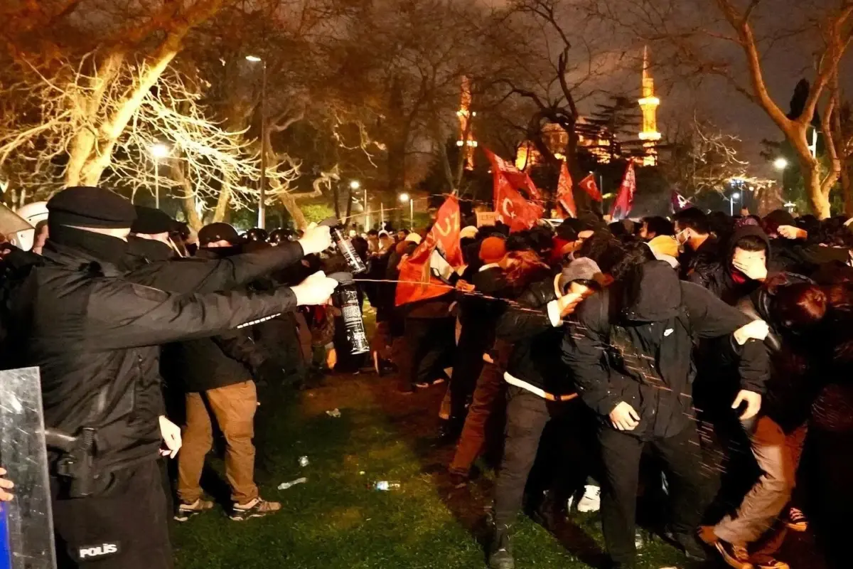 Ankara ve İzmir\'de gösteri yasağı uzatıldı