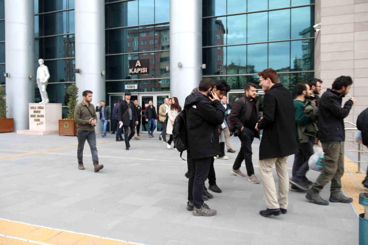 Eskişehir\'de İzinsiz Gösteri: 14 Gözaltı