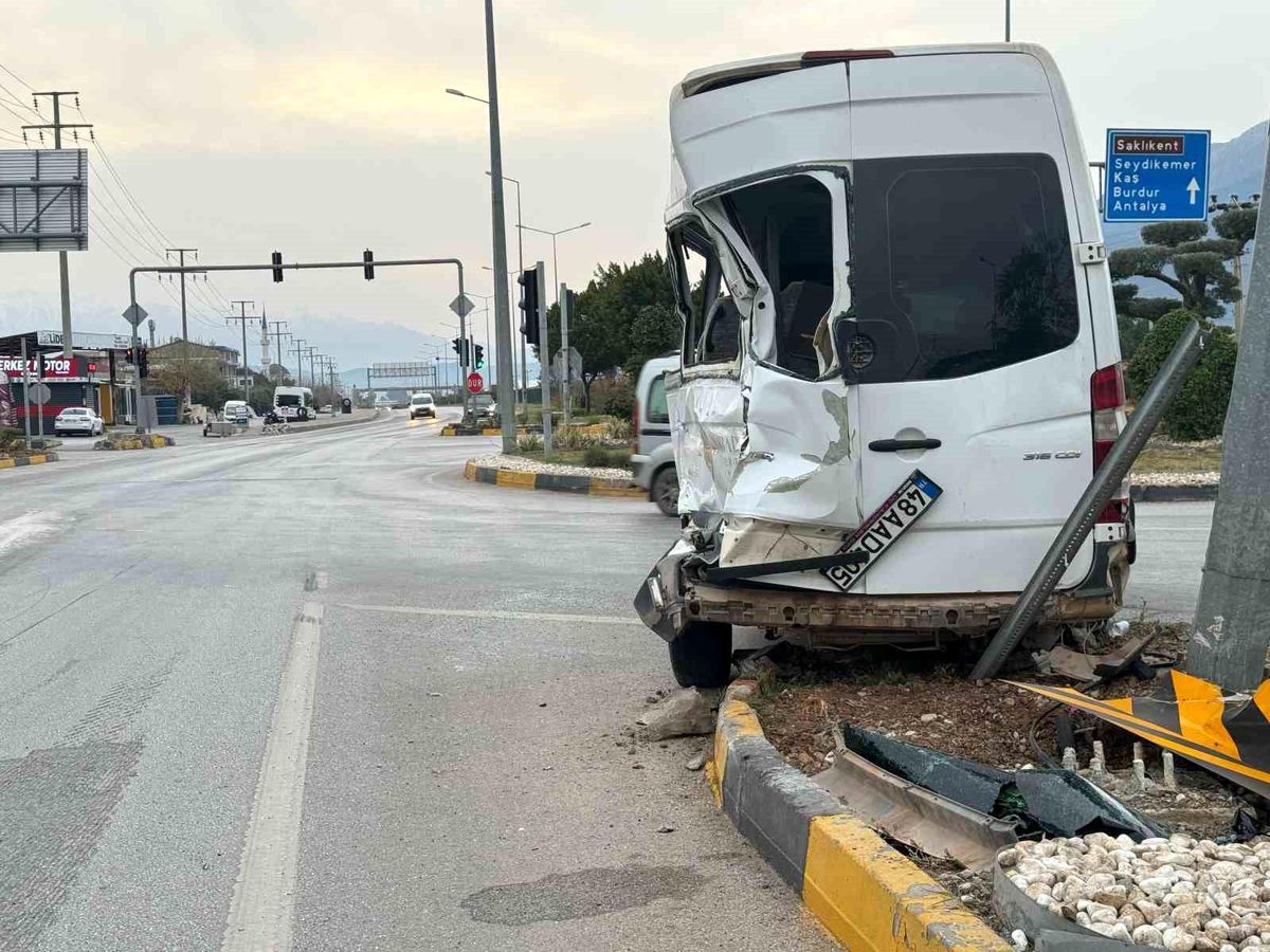 Fethiye\'de Trafik Kazası: 4 Yaralı