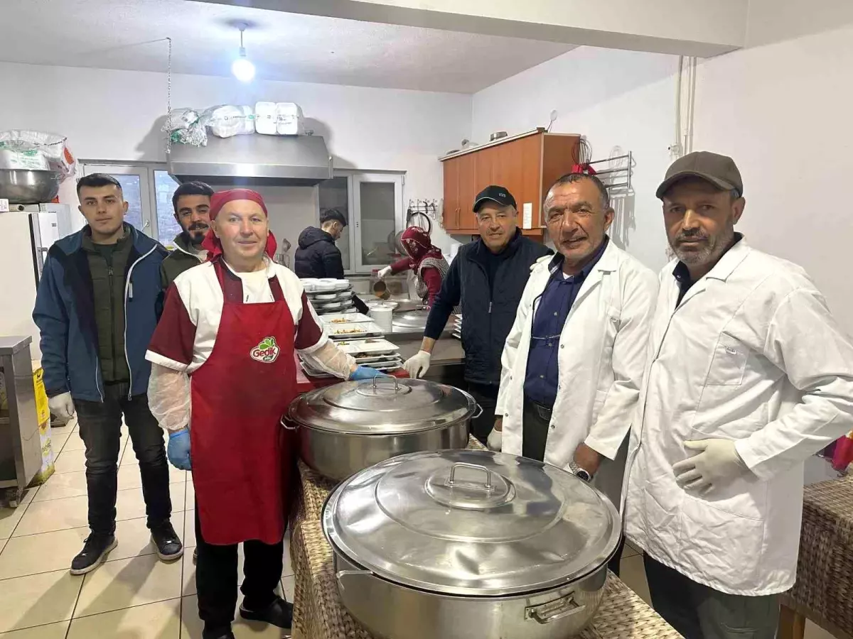 Kermelik\'te 17 Yıldır Birlikte İftar Geleneği