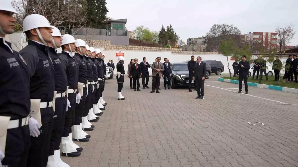Bakan Güler: "Amasız fakatsız, bir an önce fesih kararını alması derhal ve koşulsuz olarak silahları teslim etmesi şarttır"