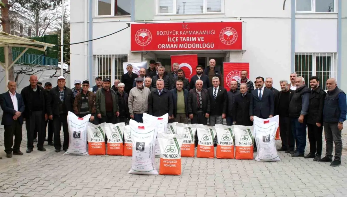 Bozüyük\'te Çiftçilere Tohum Desteği