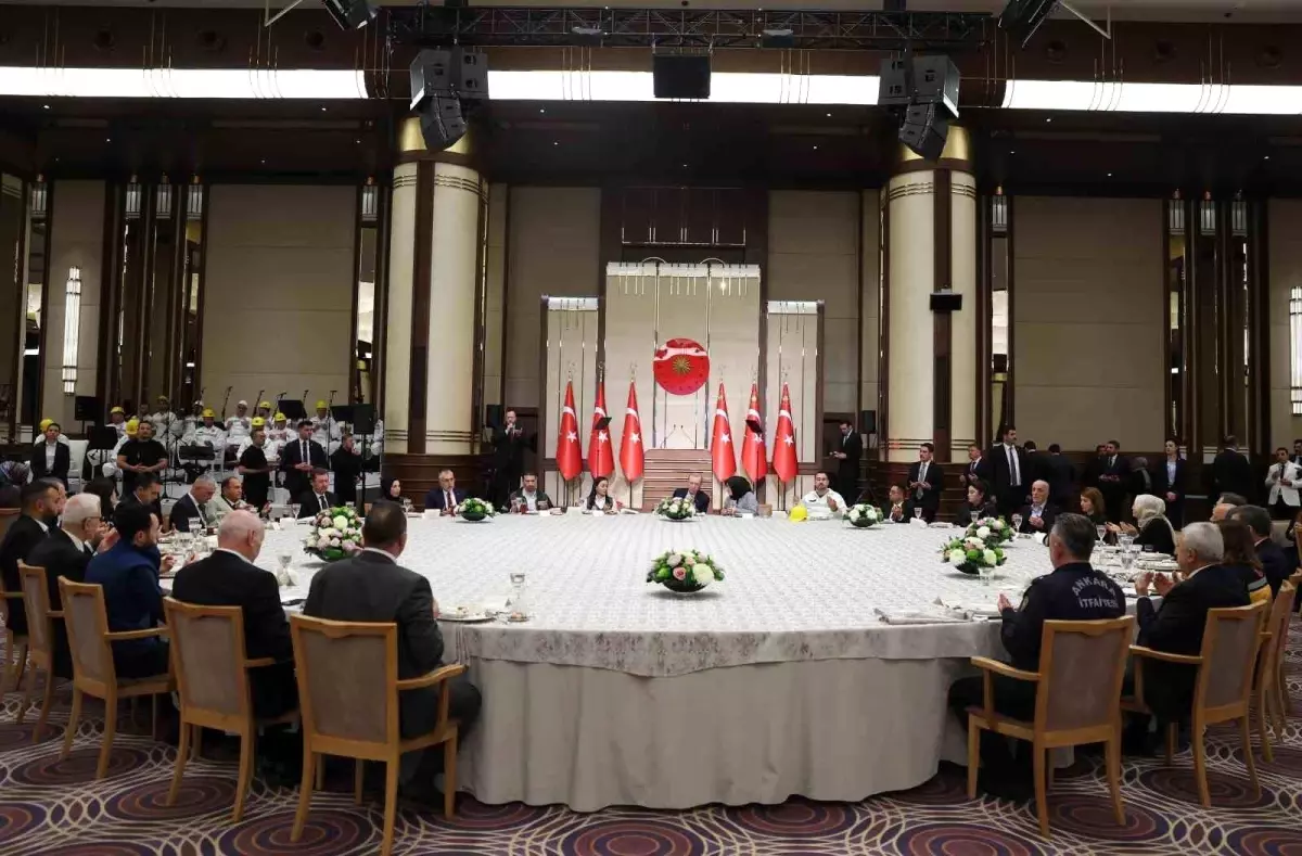 Cumhurbaşkanı Erdoğan: "Sorumsuz boykot çağrılarıyla girişimciyi batırmak için çabalayan muhteris siyasetçilere prim vermeyeceğiz"