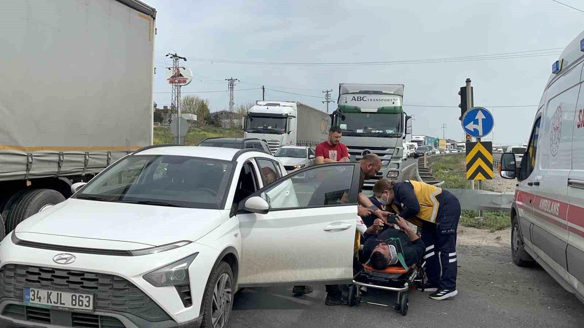 Çorlu\'da Tır Otomobile Çarptı: 1 Yaralı