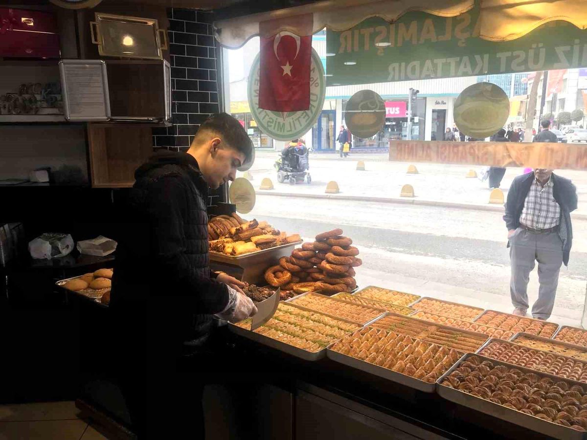 Malatya\'da Bayram İçin Baklava Yoğunluğu