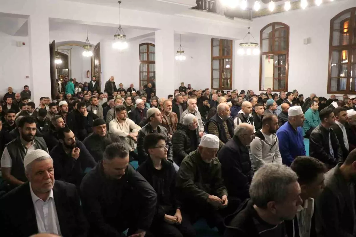 Sakarya\'da Kadir Gecesi Coşkusu