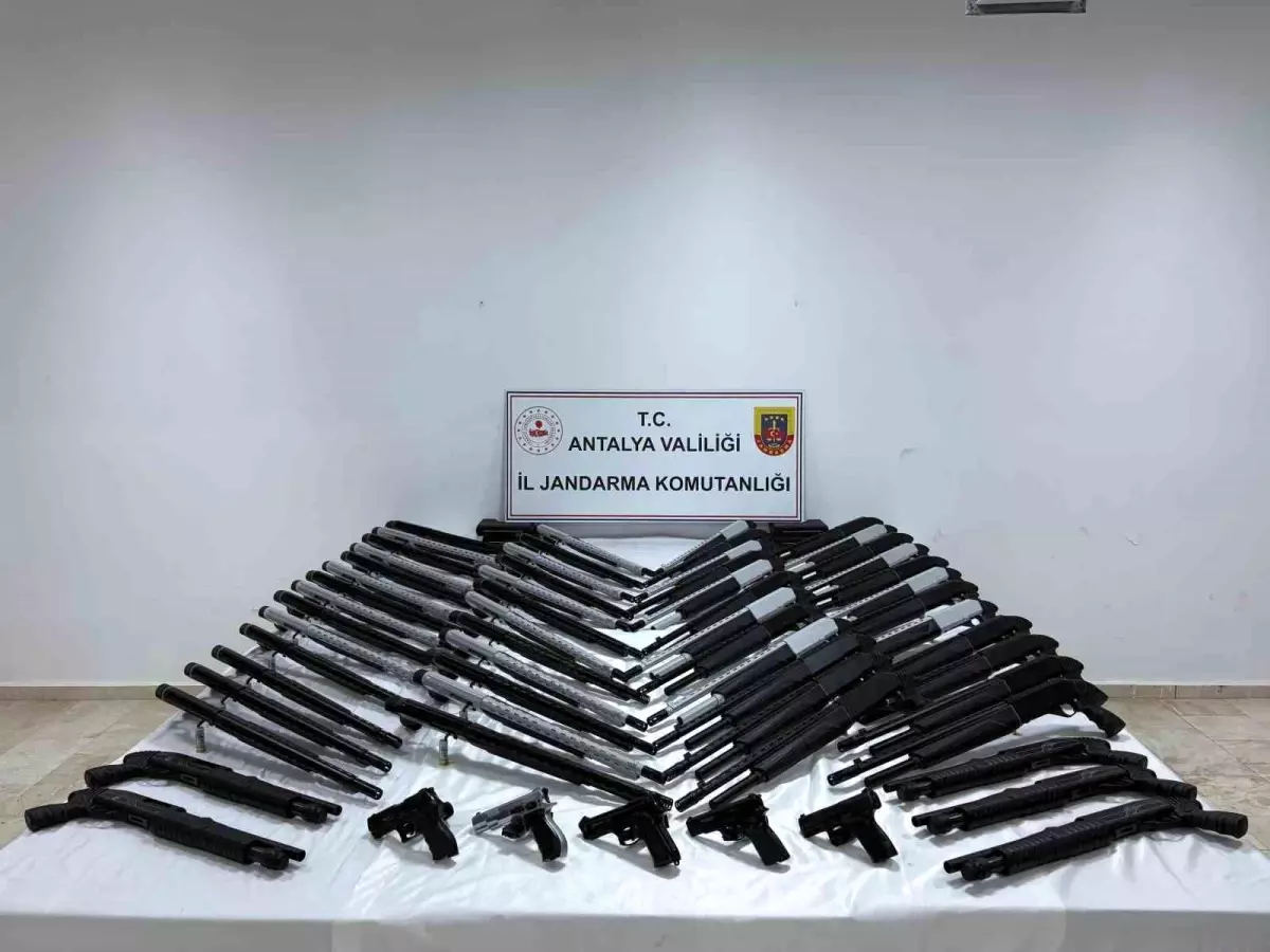 Antalya\'da Ruhsatsız Silah Operasyonu