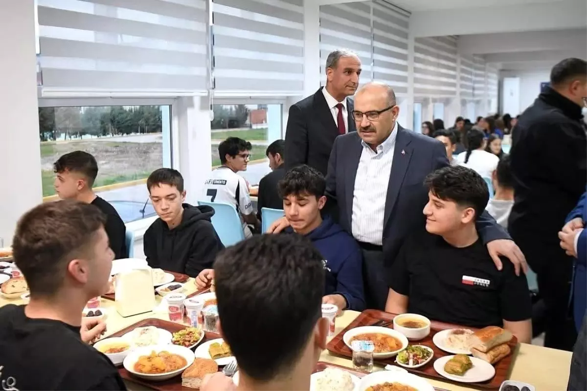 Vali Ustaoğlu\'ndan Öğrencilere Ramazan Mesajı
