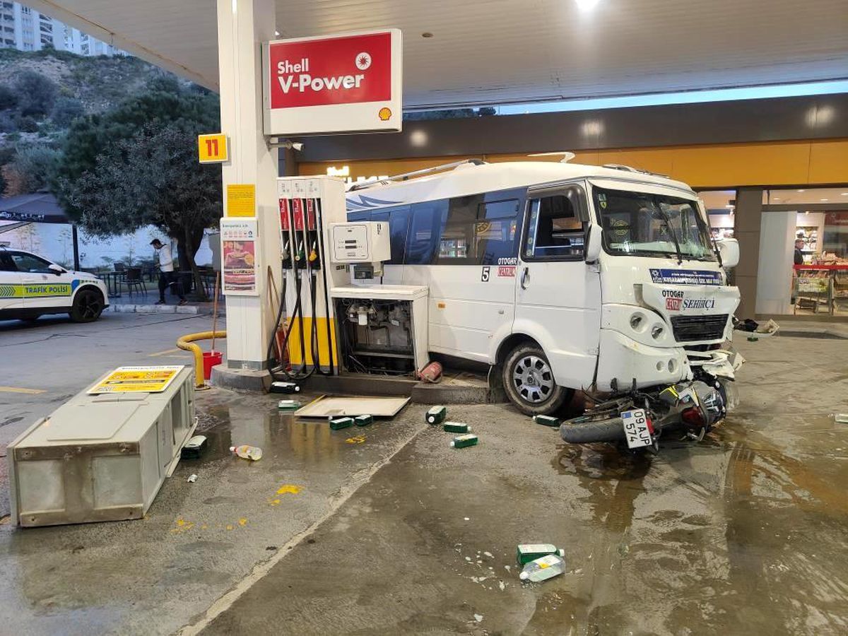 Alkollü Şoför Akaryakıt İstasyonunu Altüst Etti
