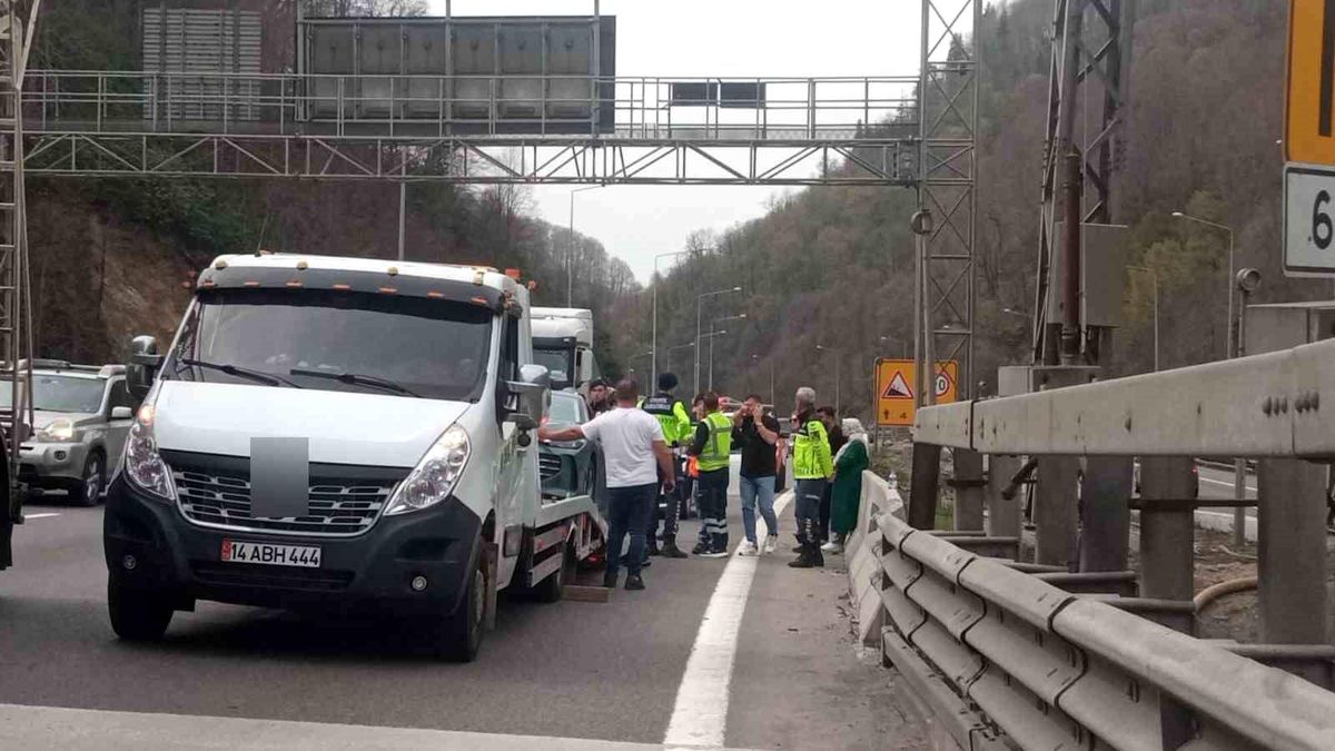 Bolu Dağı Tüneli\'nde Kaza: 4 Yaralı