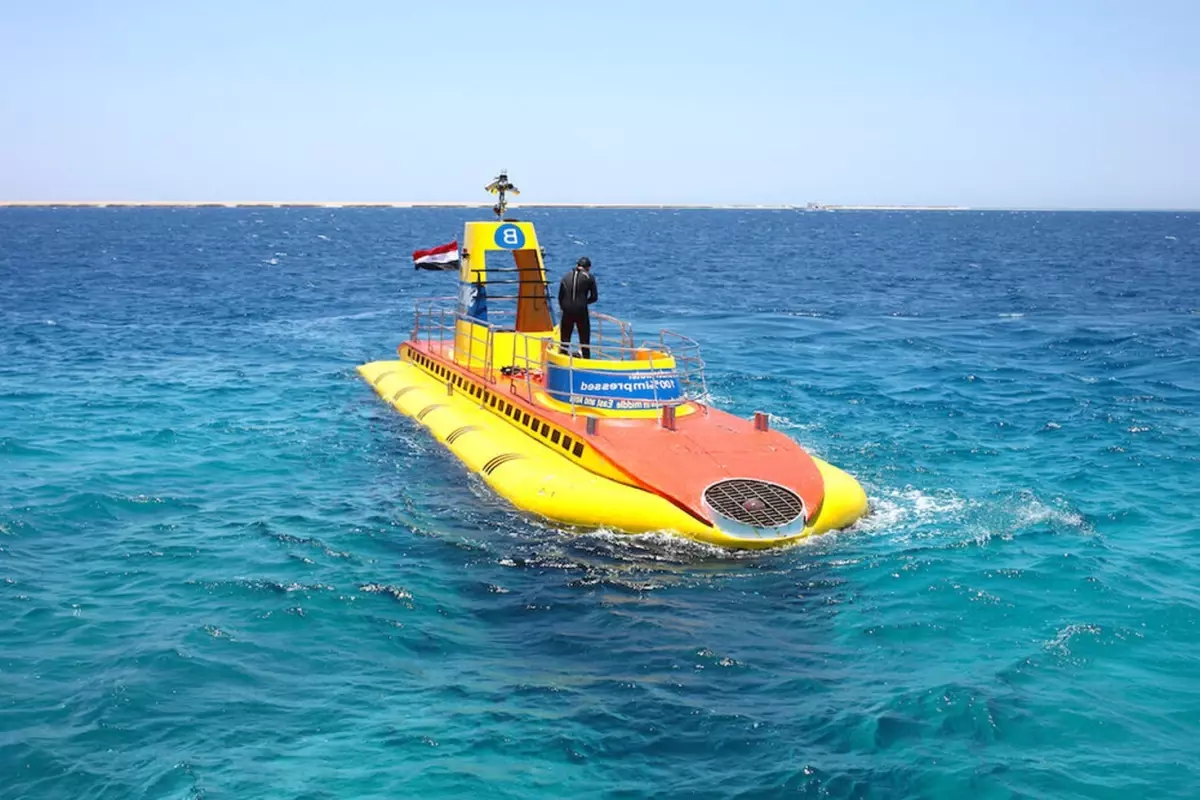 Kızıldeniz\'de facia! Turistleri taşıyan denizaltı battı, çok sayıda ölü ve yaralı var