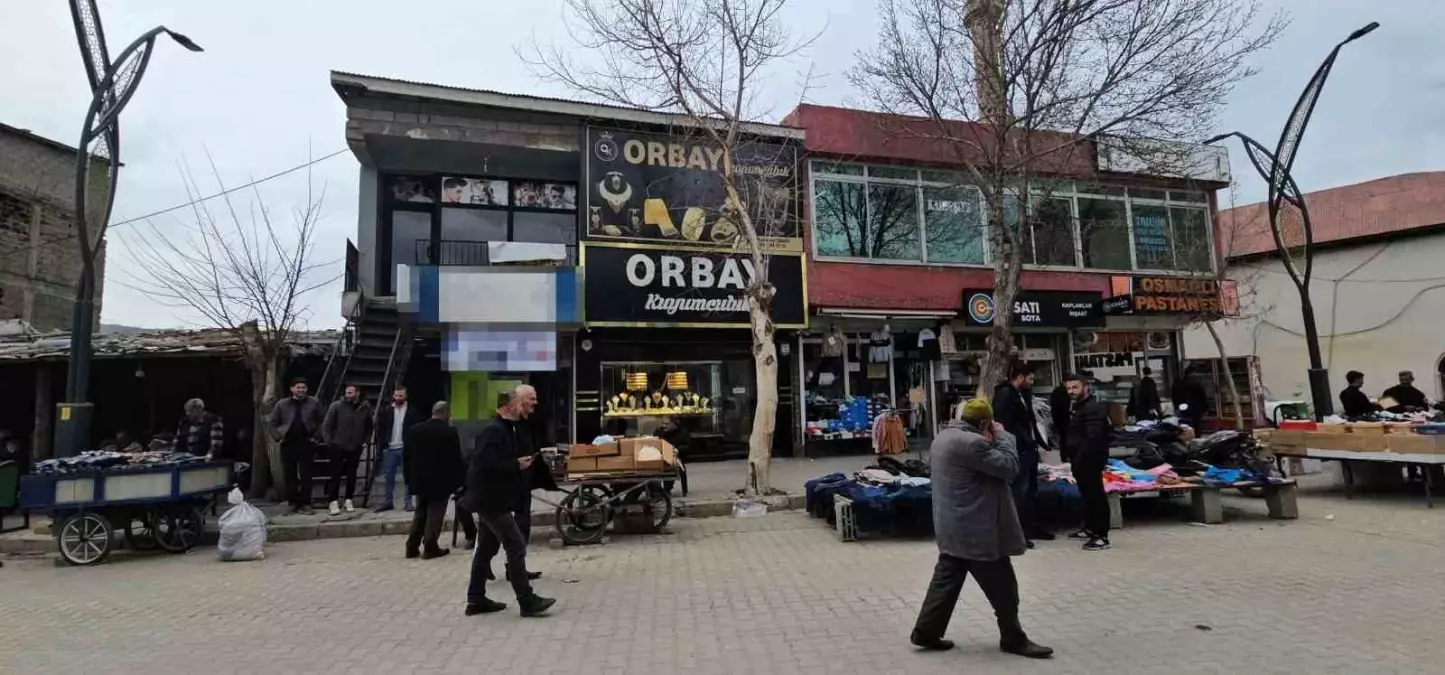 Muş\'ta Kaçan İnek Çarşıyı Karıştırdı