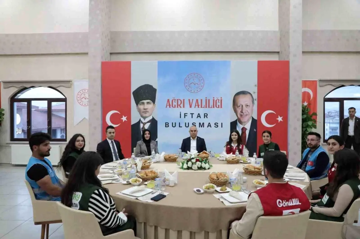 Vali Koç STK\'larla İftarda Bir Araya Geldi