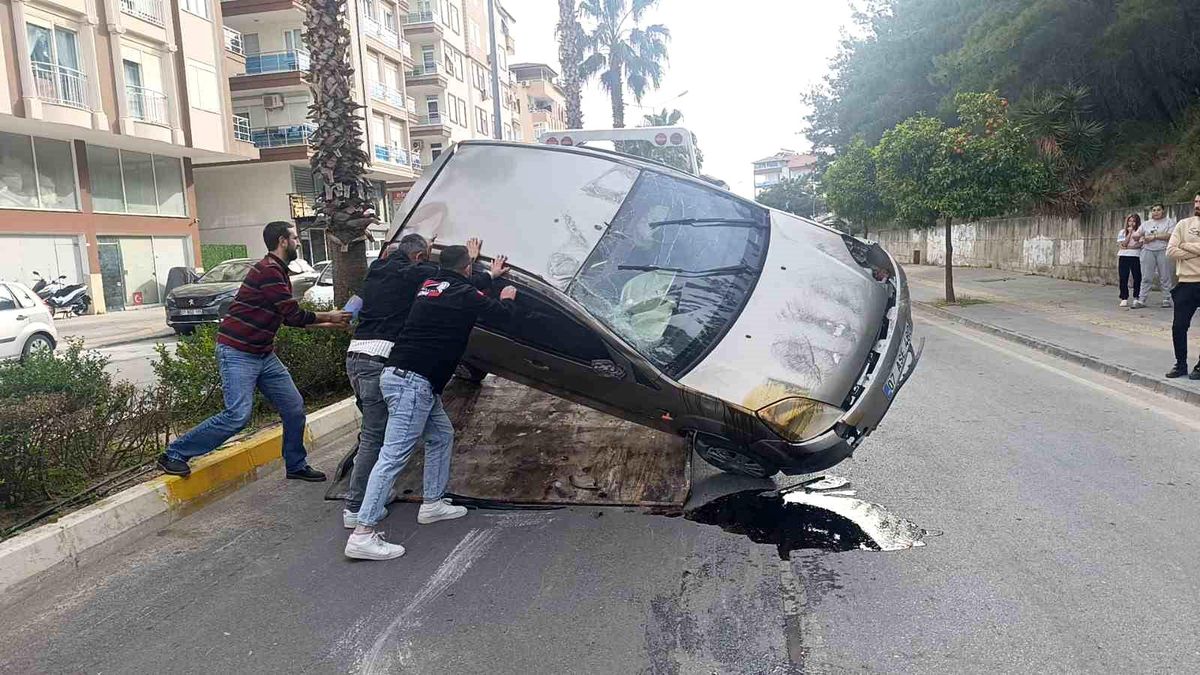 Manavgat\'ta Otomobil Takla Attı