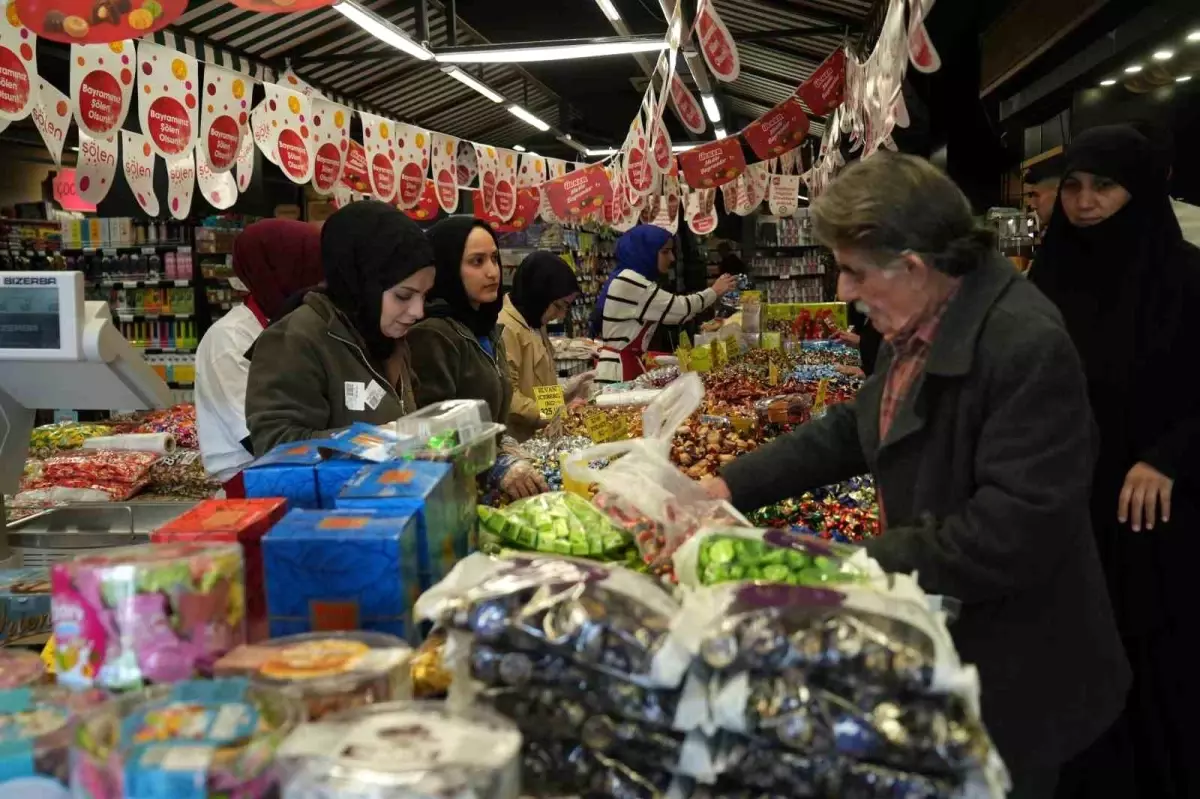 Muş\'ta Bayram Şekerleri Tezgahlarda
