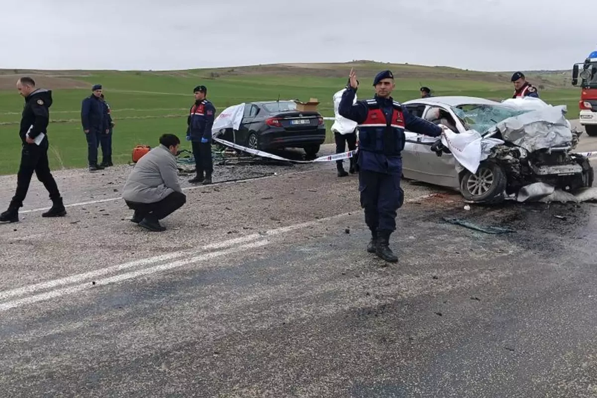 Bayram yolu kana bulandı: 6 ölü, 3 ağır yaralı
