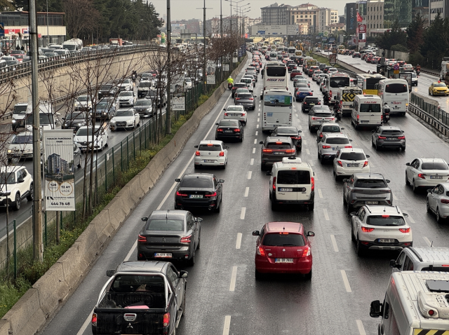İstanbul'da trafik yoğunluğu bayram tatilinin de etkisiyle yüzde 85'e çıktı