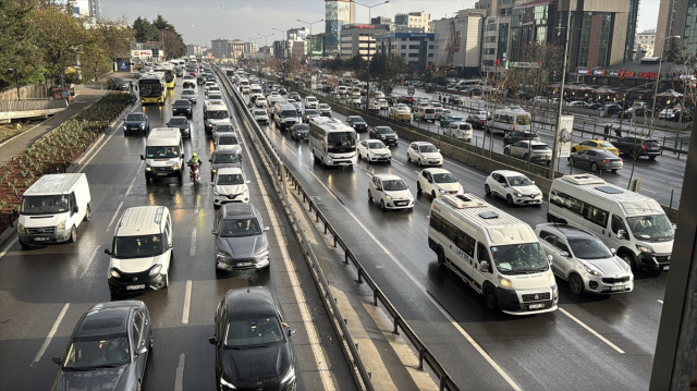 İstanbul'da trafik yoğunluğu bayram tatilinin de etkisiyle yüzde 85'e çıktı