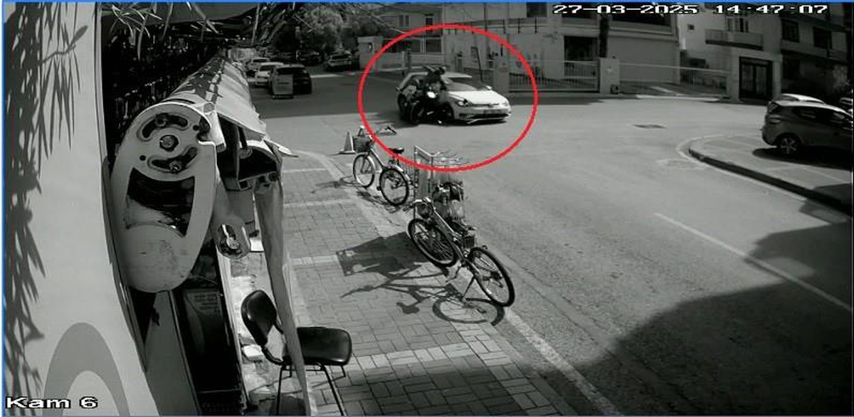 Antalya\'da motosiklet ile otomobil çarpıştı