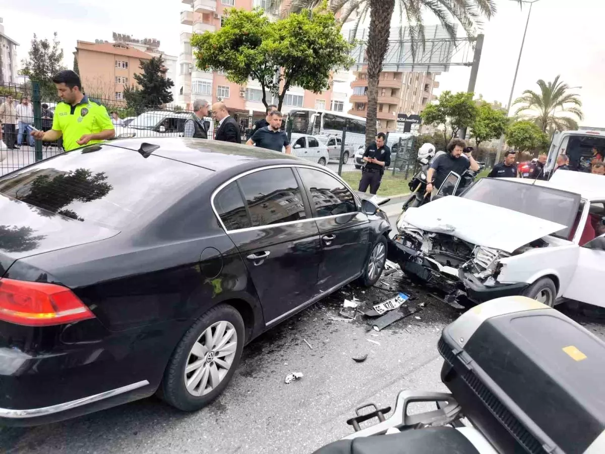 Alanya\'da Kaçan Sürücü Kaza Yaptı