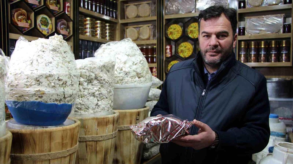 Vanlılar Bayramda Yöresel Peynir Götürüyor