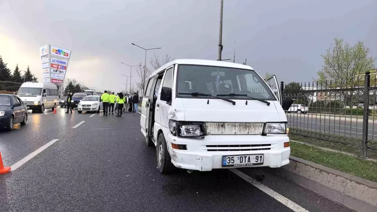 İnegöl\'de Zincirleme Kaza: 4 Yaralı