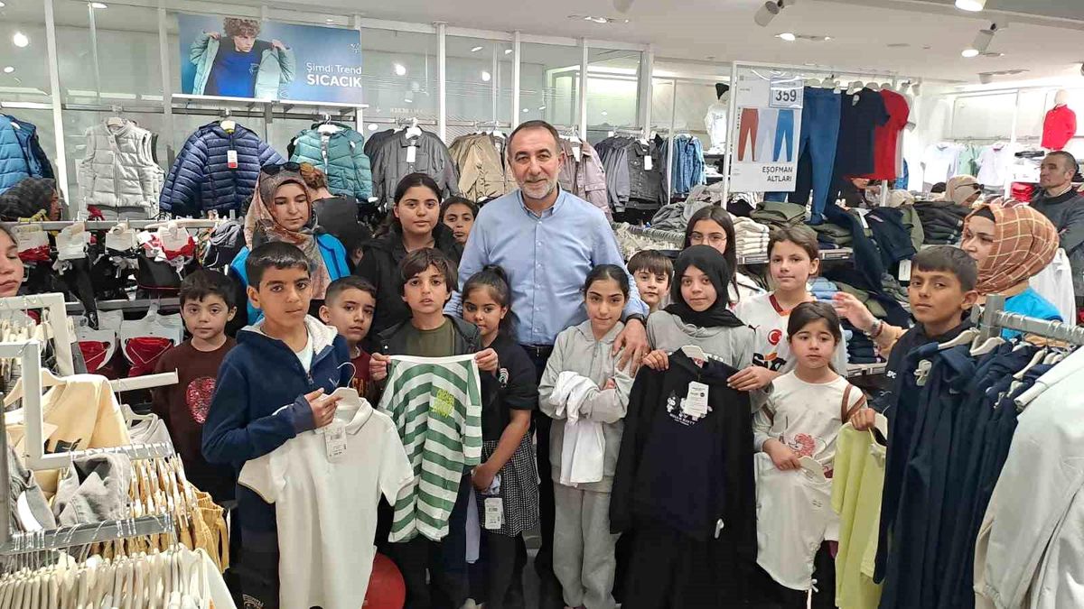 Mustafa Düger\'den Yetimlere Bayram Hediyesi