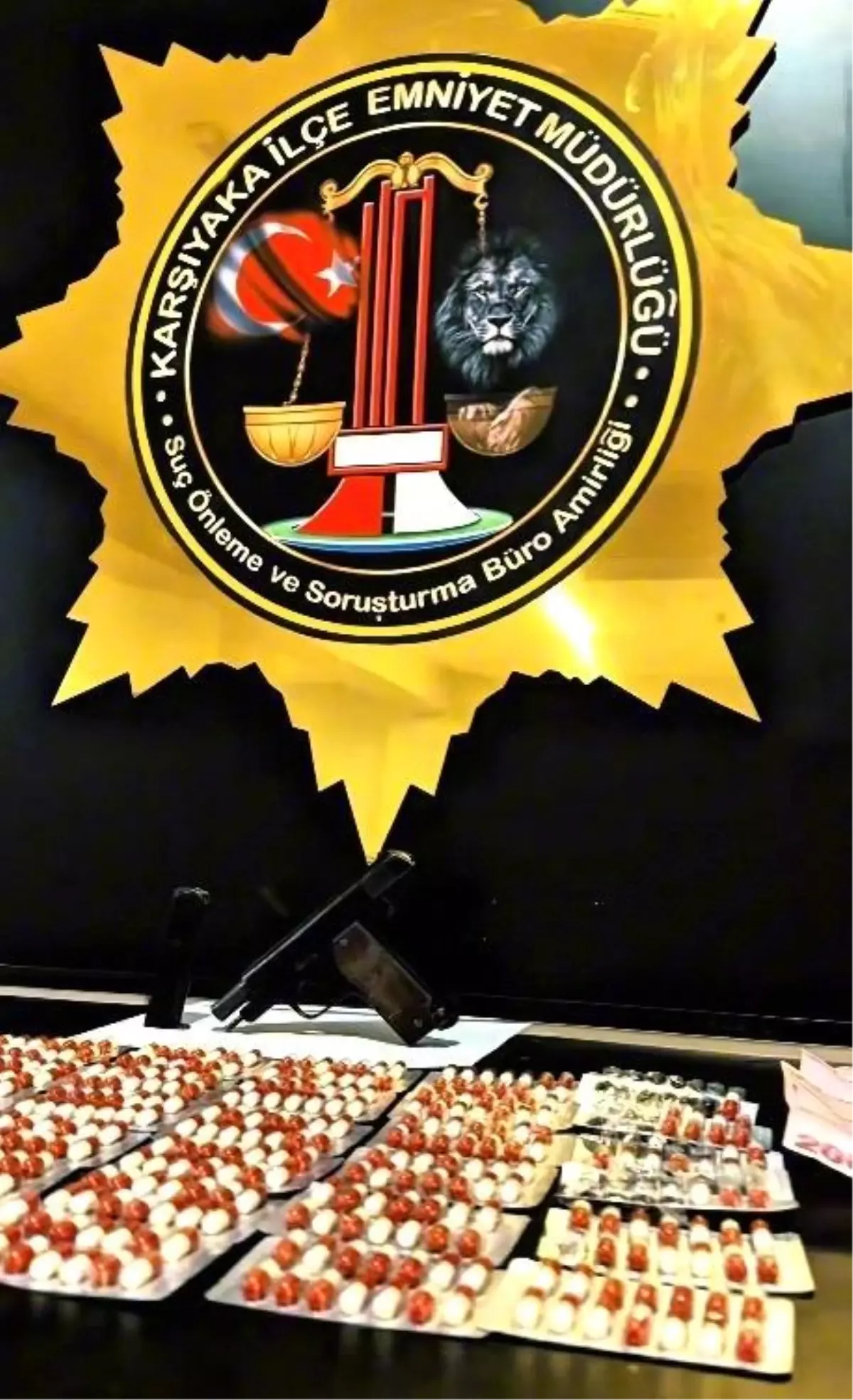 İzmir\'de Uyuşturucu Operasyonu: 5 Gözaltı