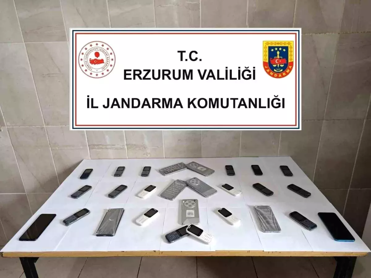 Erzurum\'da Kaçakçılık Operasyonu: Telefon ve Tişört Ele Geçirildi