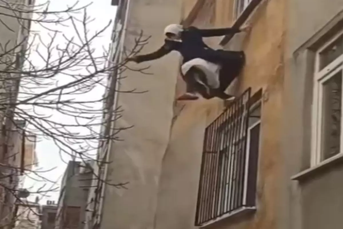 \'Evde birileri var\' diye bağırıp camdan atladı