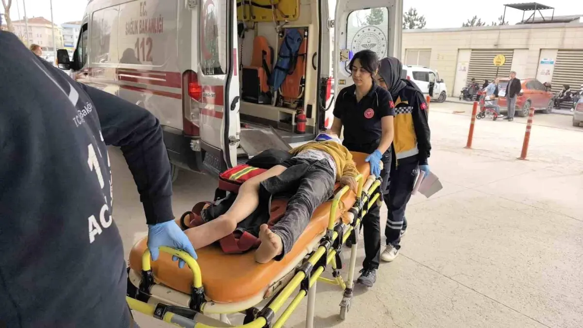 İnegöl\'de Motosiklet Kazası: 9 Yaşındaki Çocuk Yaralandı