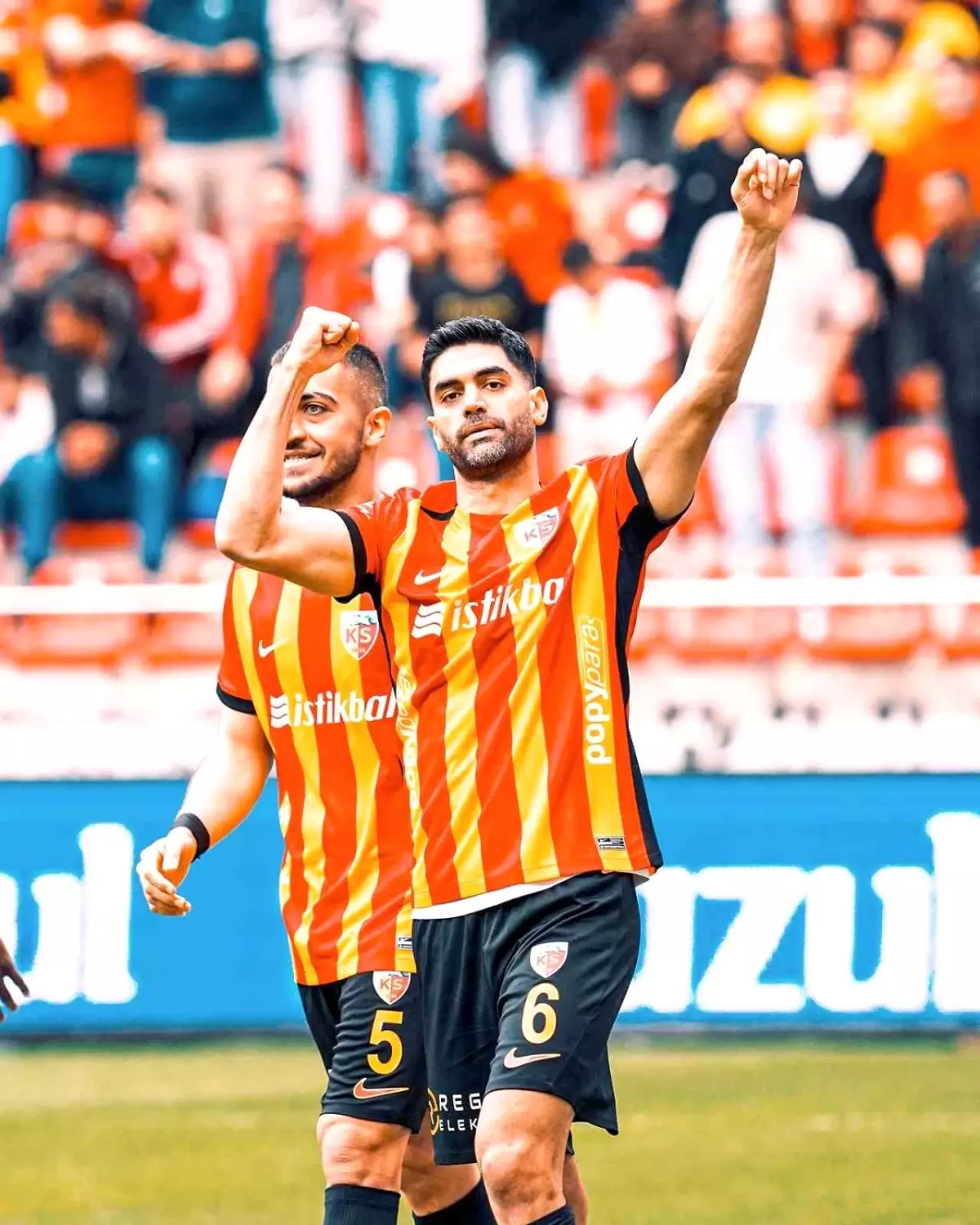 Kayserispor\'da Gol Sevincinin İkisi