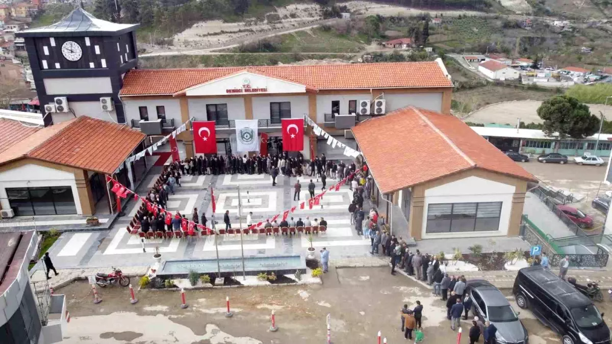 Demirci\'de halkla bayramlaşma programına yoğun katılım