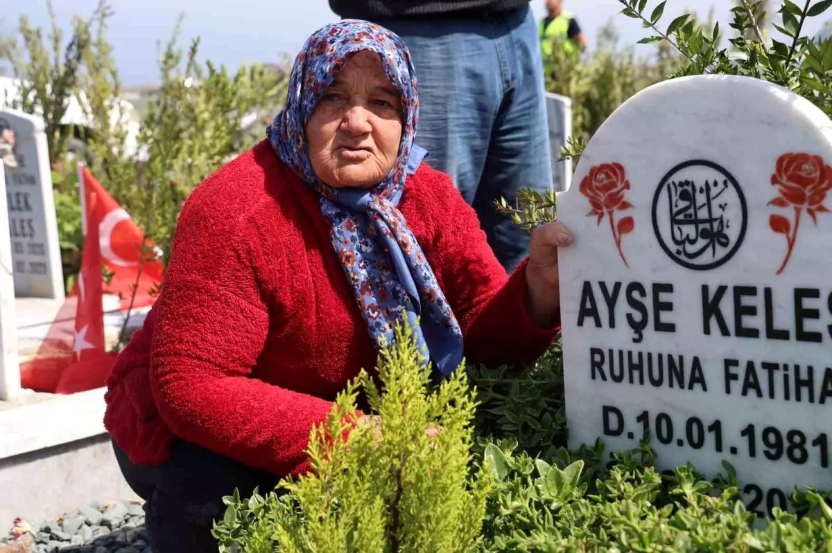 Hatay\'da Deprem Mezarlığında Bayram Ziyareti: Acılar Tazelendi