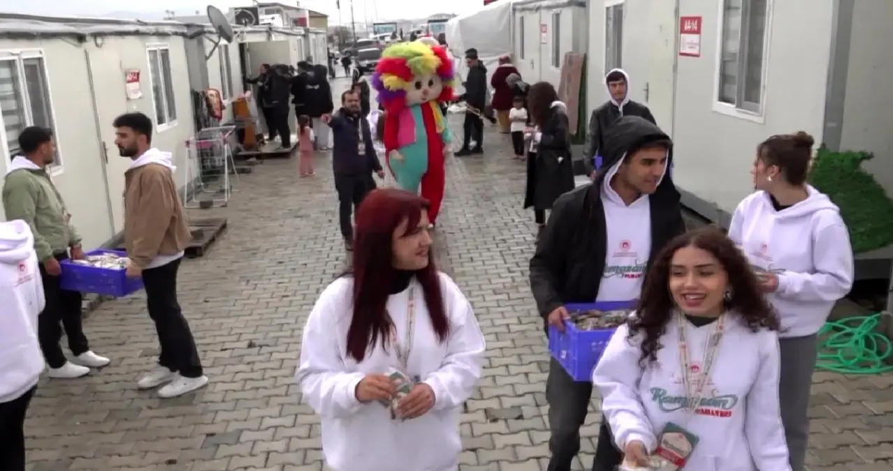 Bayram Korteji Depremzedelere Moral Verdi