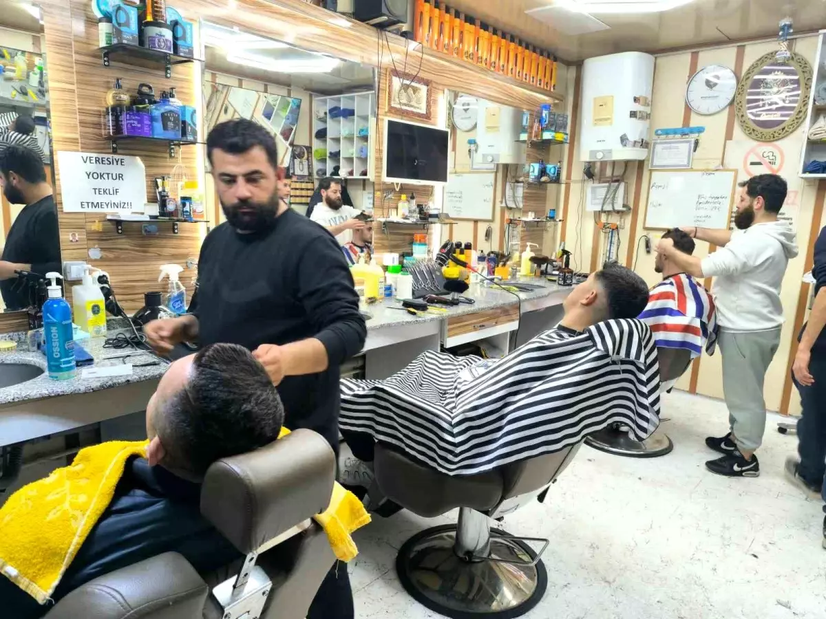 Bayram Tıraşı İçin Kuaförlerde Yoğunluk