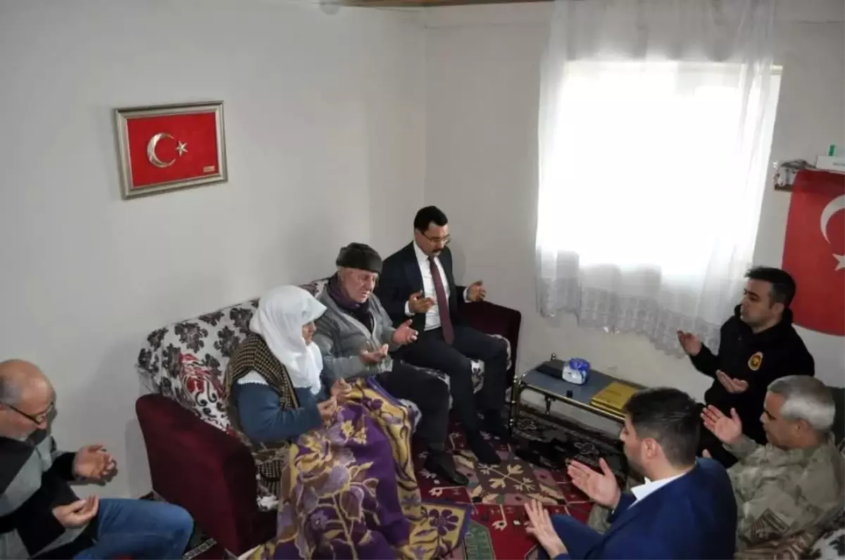Akyaka Kaymakamı Demirtaş\'tan şehit ailesine bayram ziyareti