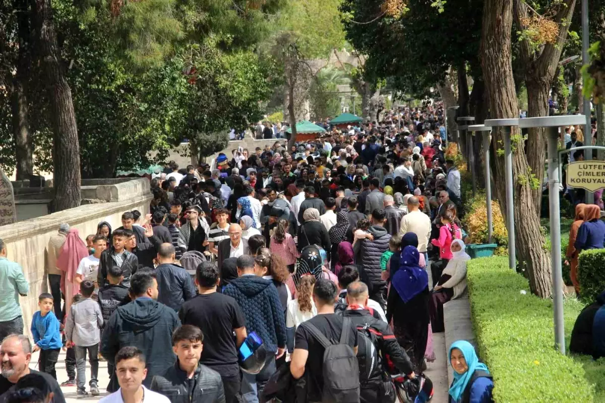 Balıklıgöl Bayramda Ziyaretçi Akınına Uğradı